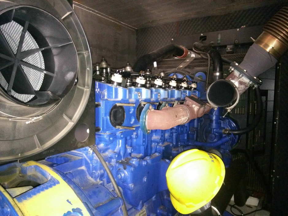 帕金斯440KW發(fā)動(dòng)機(jī)調(diào)整檢修